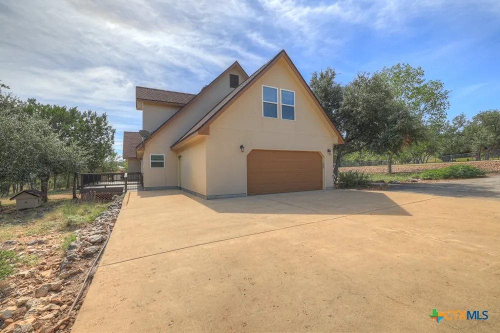 204 Falling Hills New Braunfels, TX 78132