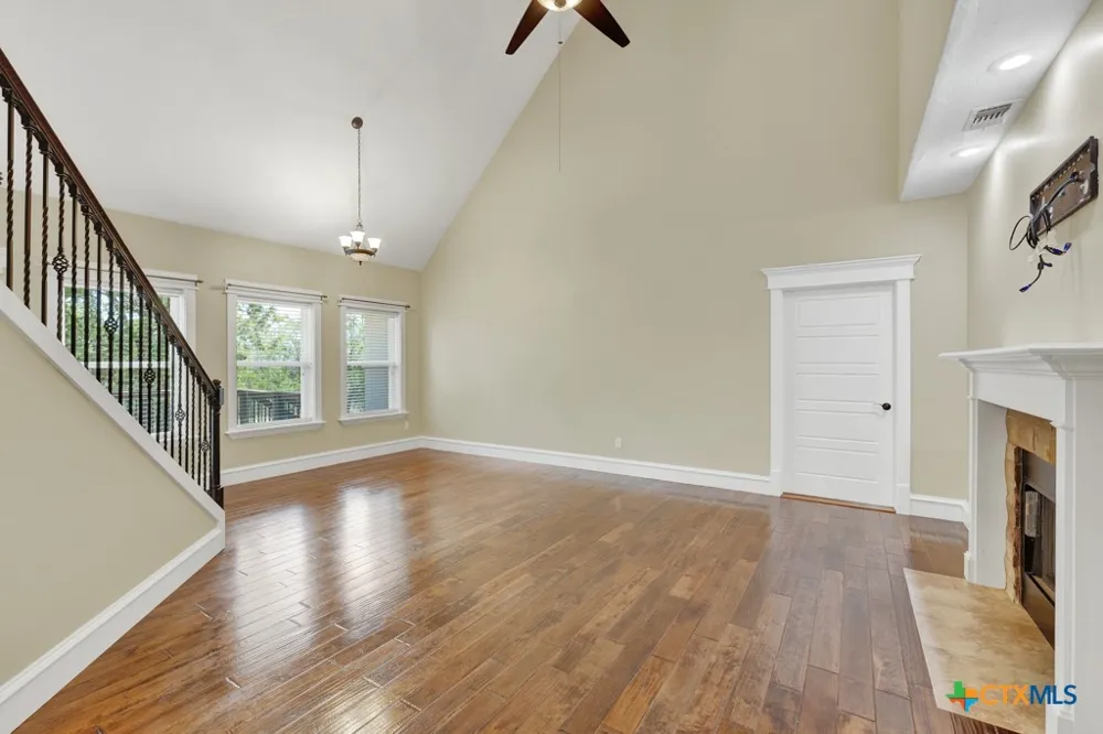 204 Falling Hills New Braunfels, TX 78132