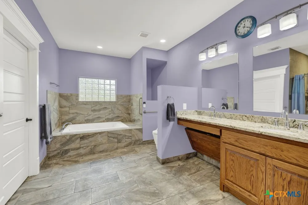 204 Falling Hills New Braunfels, TX 78132