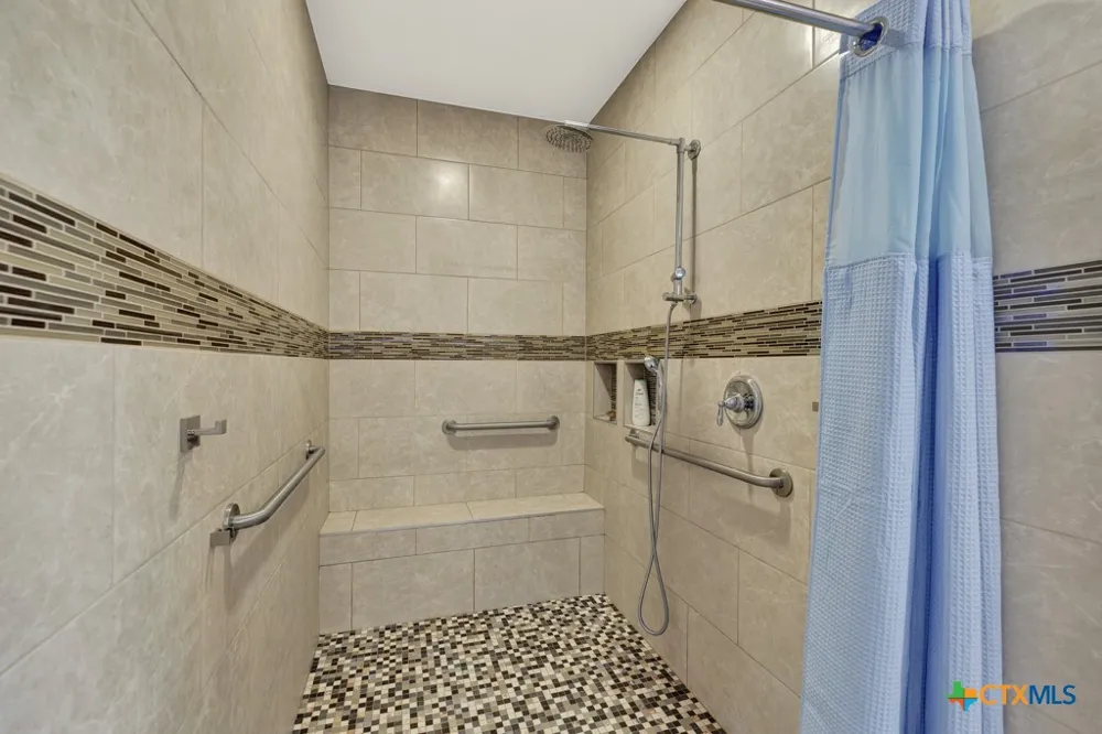 204 Falling Hills New Braunfels, TX 78132