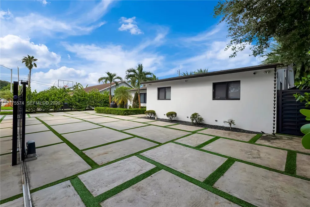 1721 SW 96th Ave Miramar, FL 33025