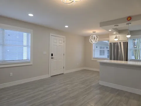 215 E NORMANDY E #215
