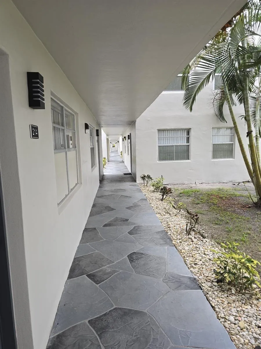 215 E NORMANDY E #215 Delray Beach, FL 33484