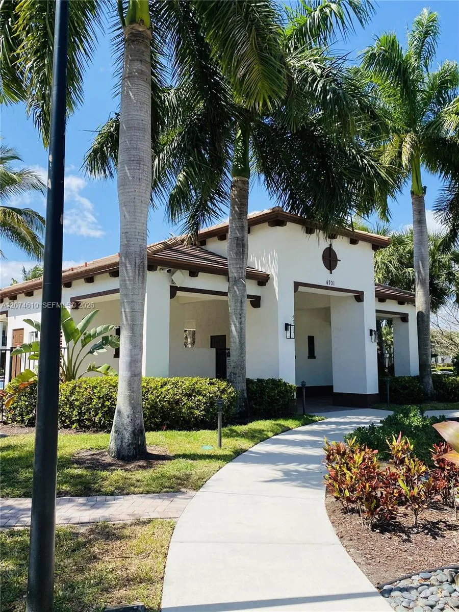 4676 Monarch Way Coconut Creek, FL 33073