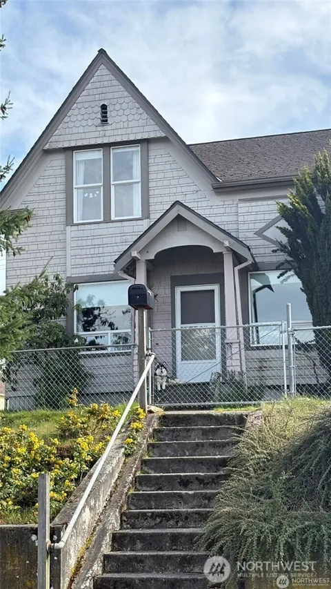 502 E Wright Avenue