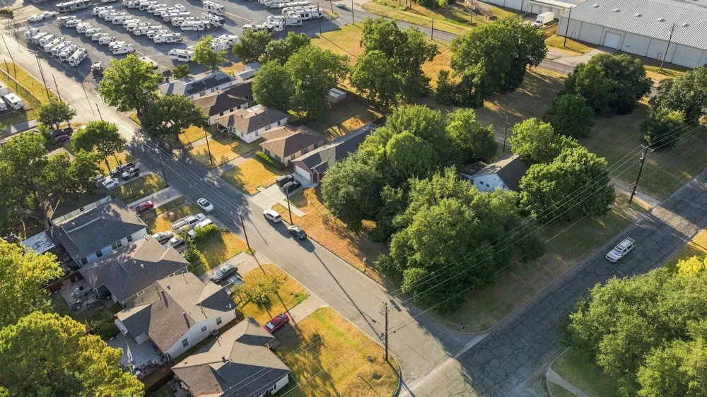 203 W Wilson Avenue Sherman, TX 75090