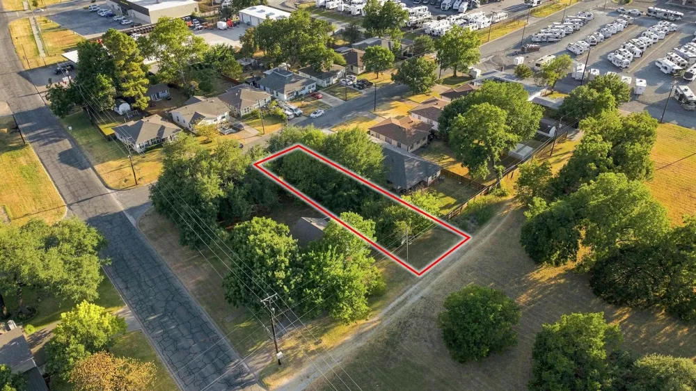 203 W Wilson Avenue Sherman, TX 75090