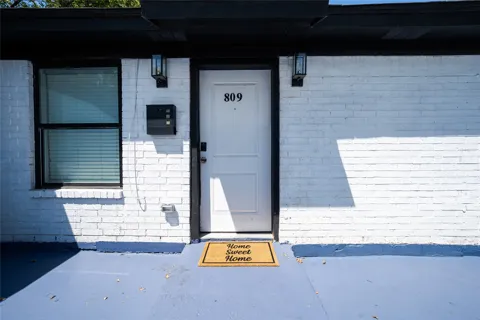 809 W Broadus Avenue