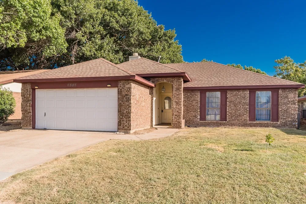 6545 Meadowlark Lane E Watauga, TX 76148