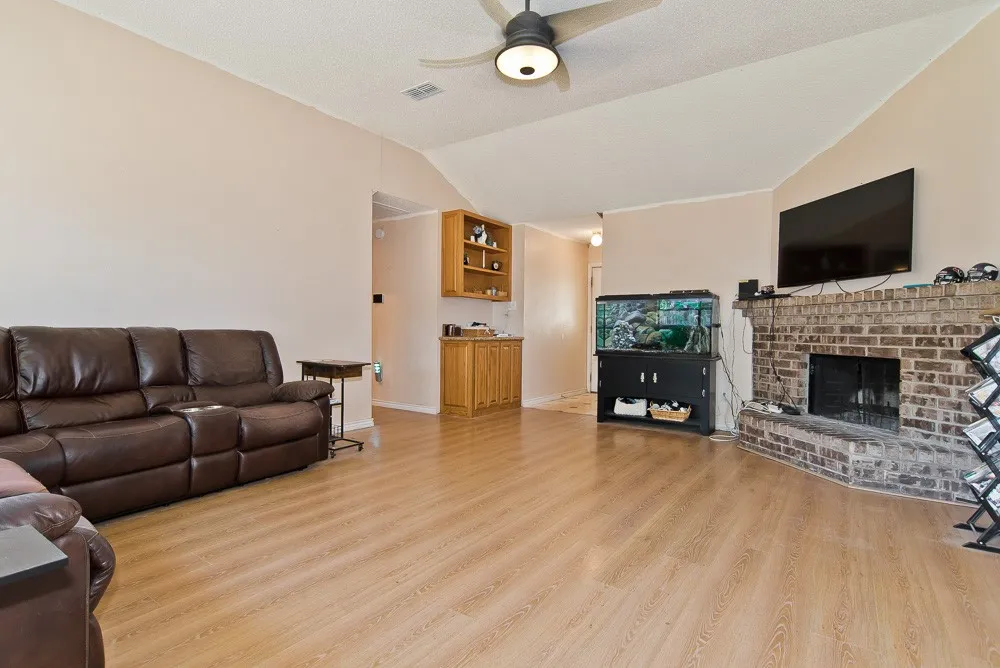 6545 Meadowlark Lane E Watauga, TX 76148