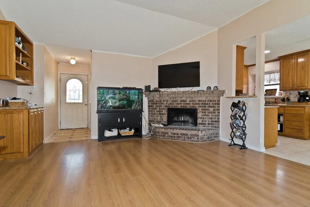 6545 Meadowlark Lane E Watauga, TX 76148