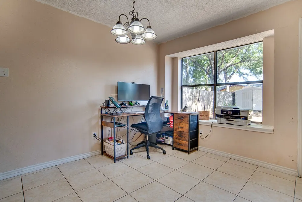 6545 Meadowlark Lane E Watauga, TX 76148