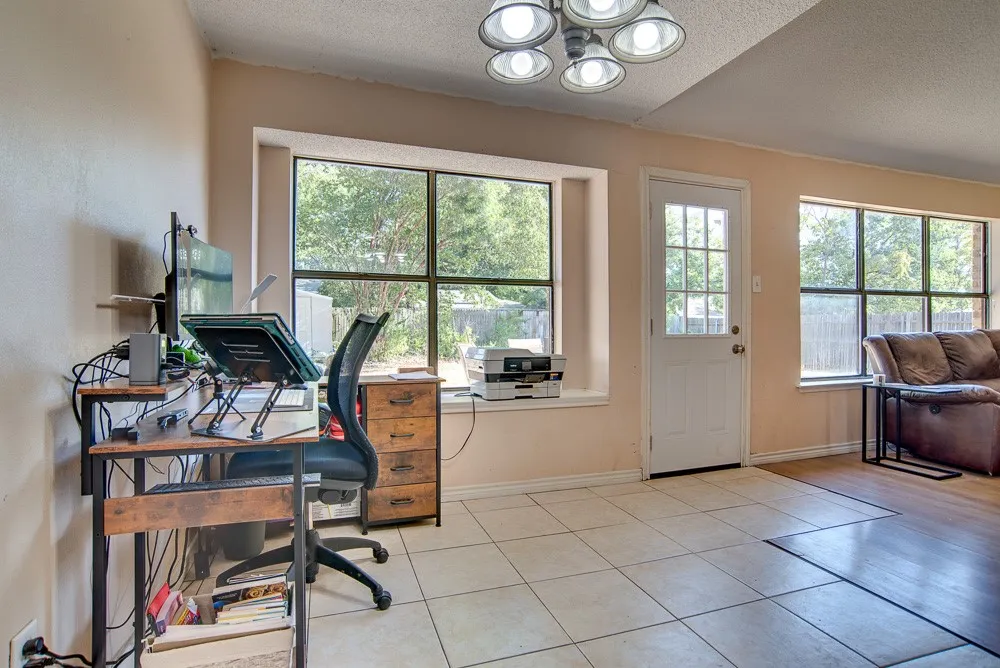 6545 Meadowlark Lane E Watauga, TX 76148