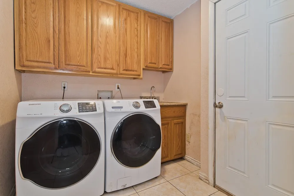 6545 Meadowlark Lane E Watauga, TX 76148
