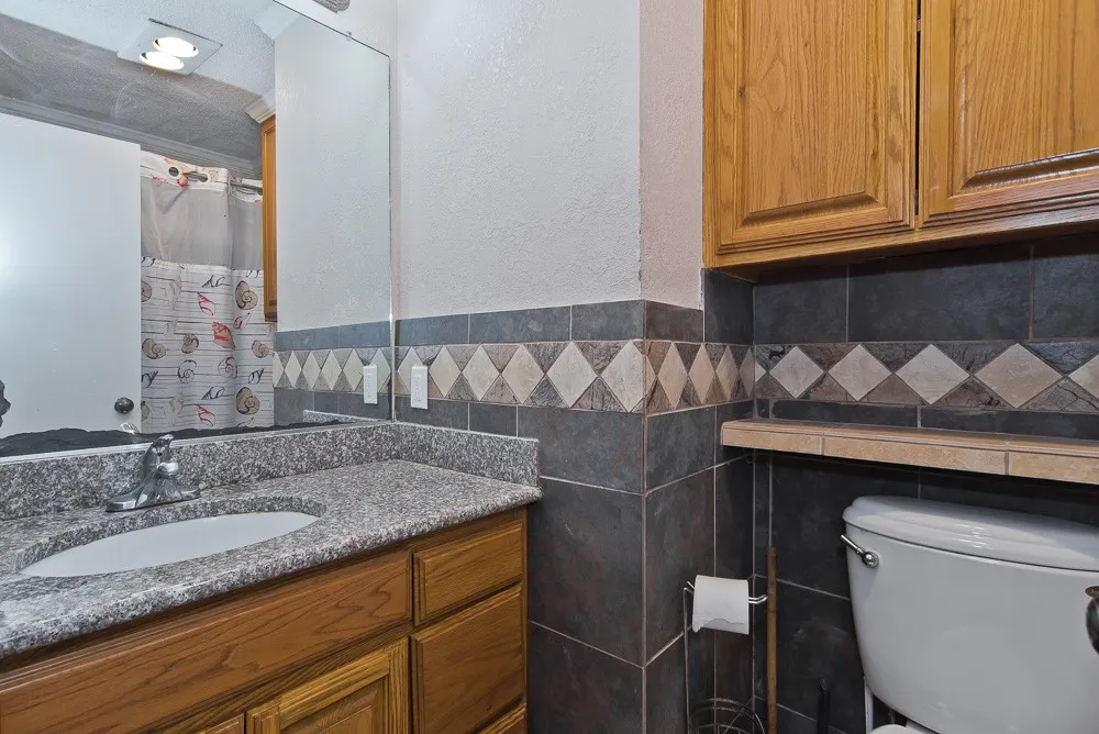 6545 Meadowlark Lane E Watauga, TX 76148