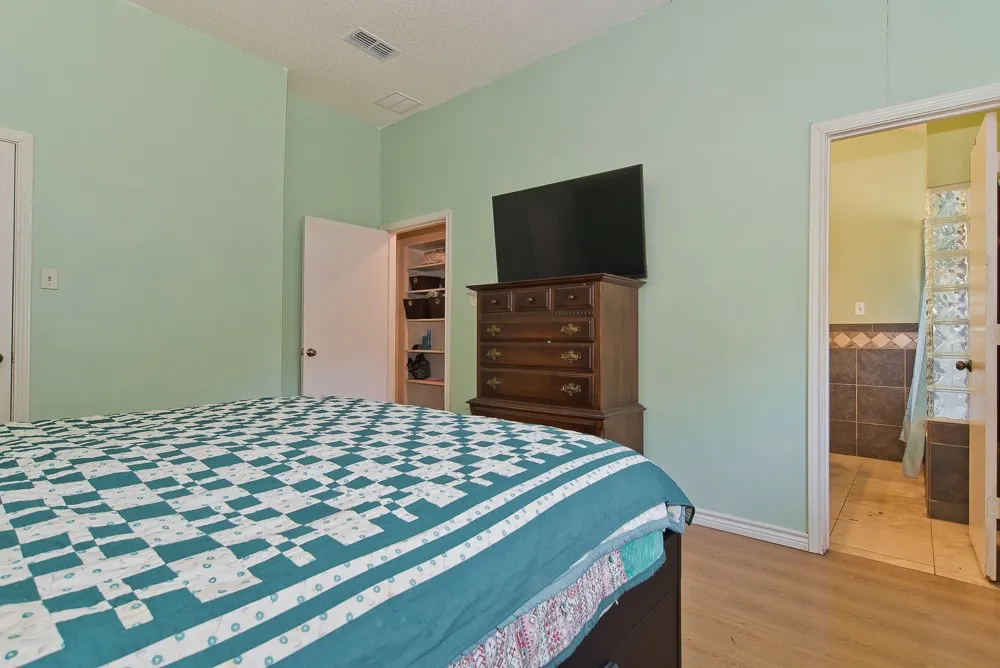 6545 Meadowlark Lane E Watauga, TX 76148