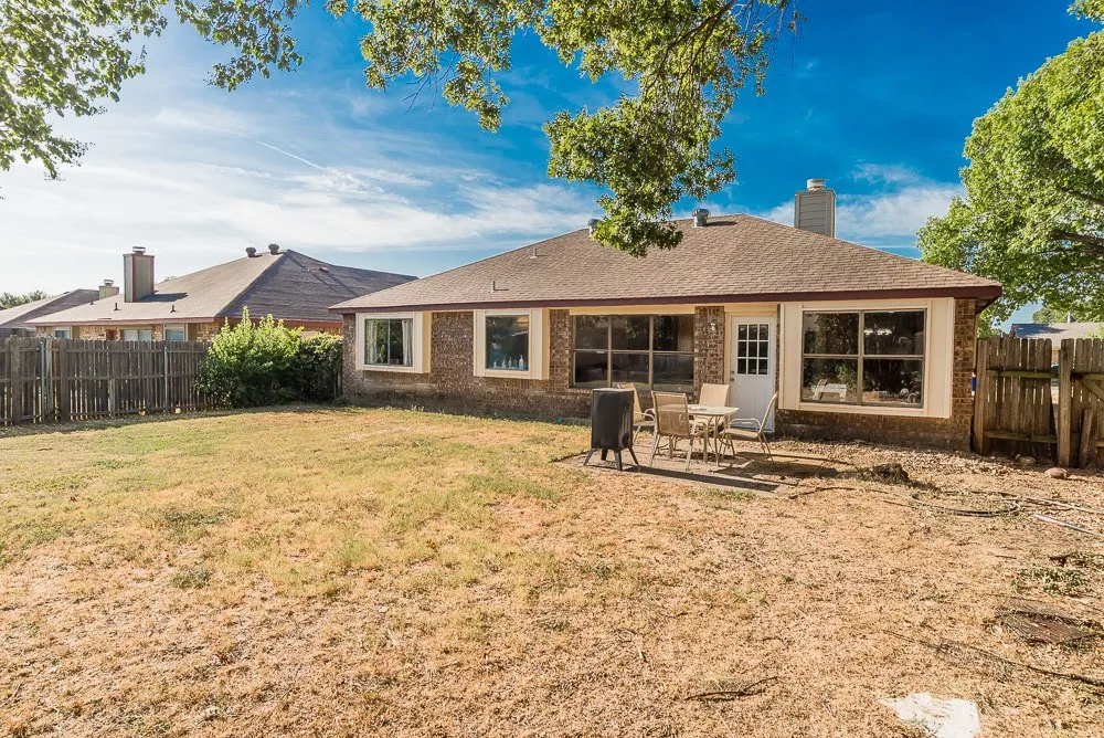 6545 Meadowlark Lane E Watauga, TX 76148