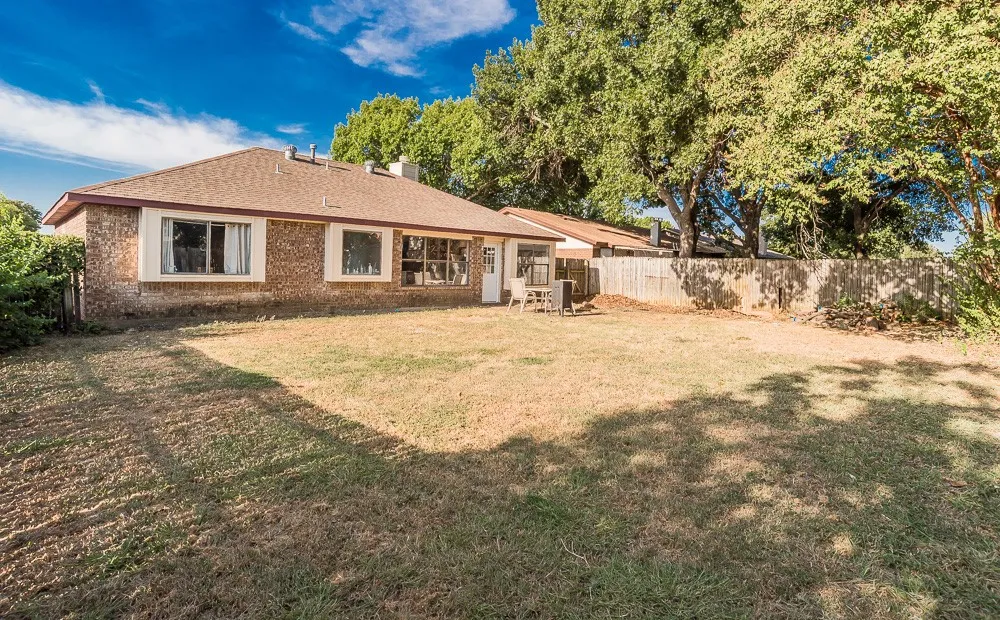 6545 Meadowlark Lane E Watauga, TX 76148