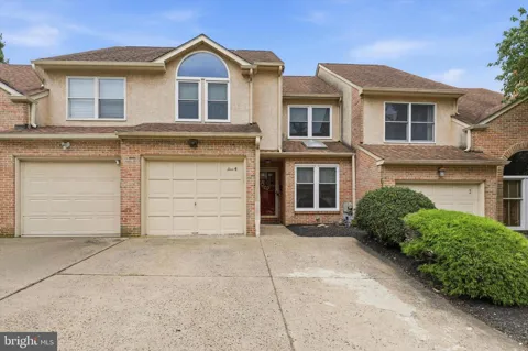 4 SUMMIT COURT