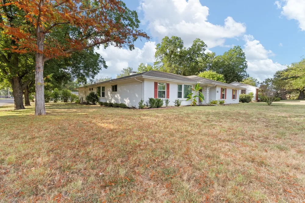 1227 Hilltop Drive Cleburne, TX 76033