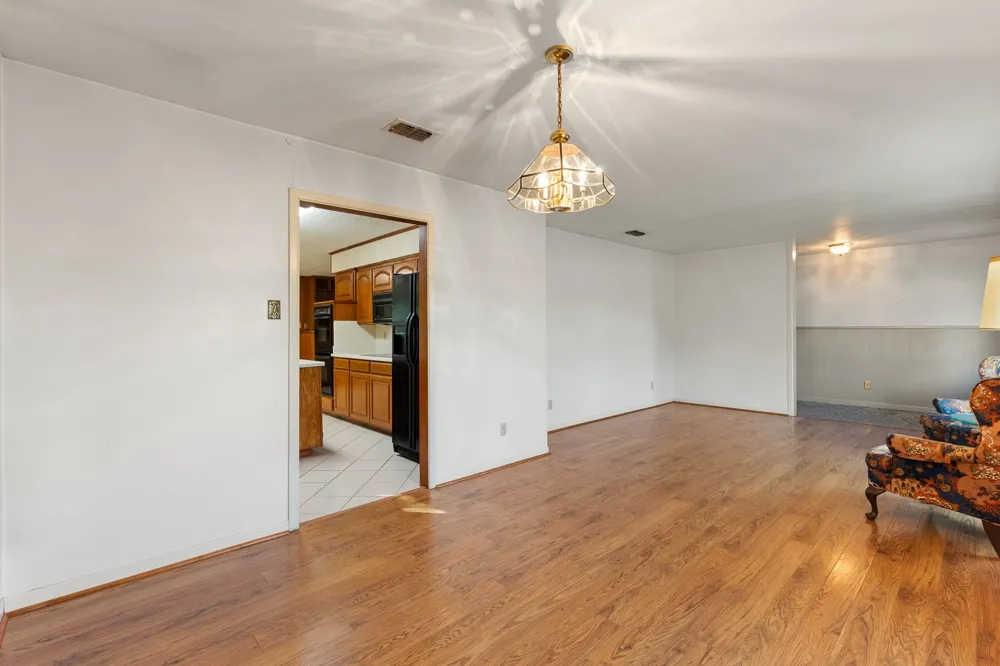 1227 Hilltop Drive Cleburne, TX 76033