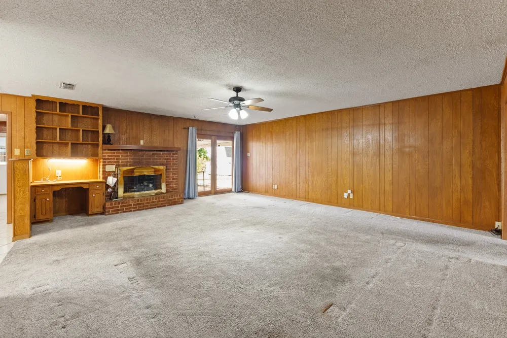 1227 Hilltop Drive Cleburne, TX 76033