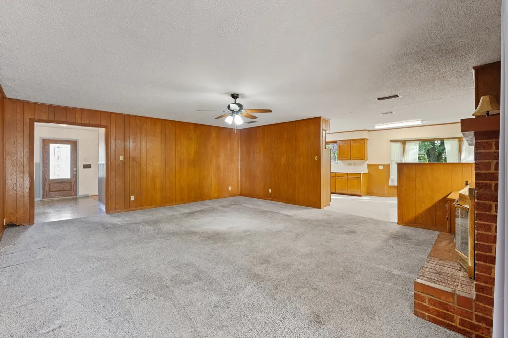 1227 Hilltop Drive Cleburne, TX 76033