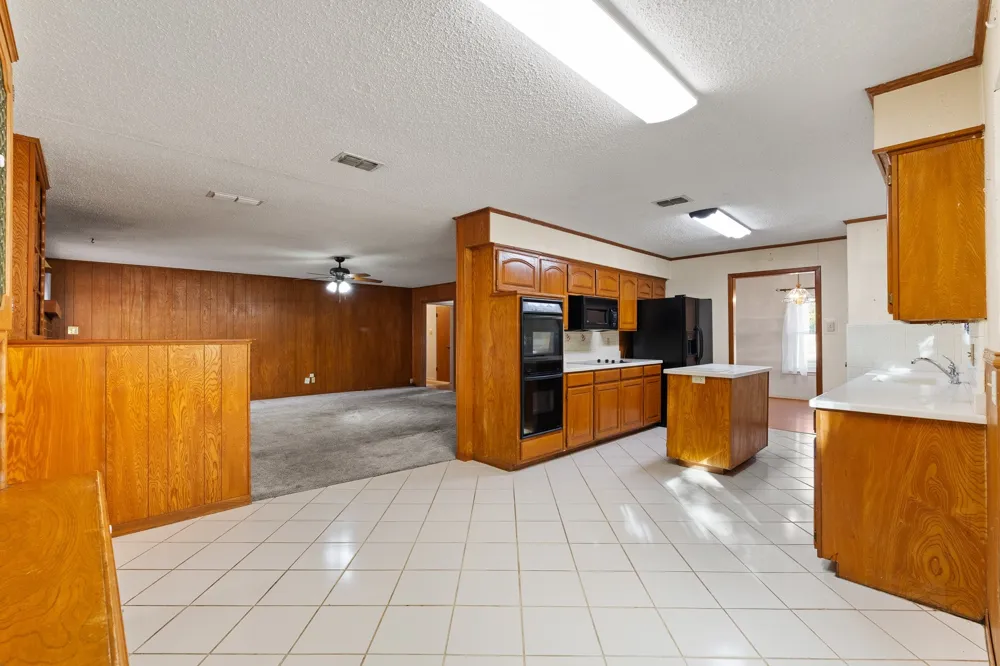 1227 Hilltop Drive Cleburne, TX 76033