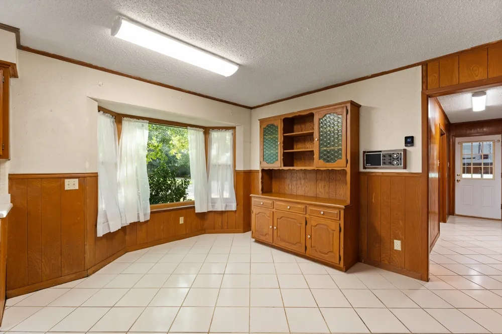 1227 Hilltop Drive Cleburne, TX 76033