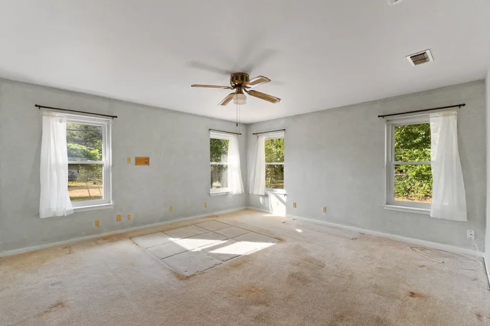 1227 Hilltop Drive Cleburne, TX 76033