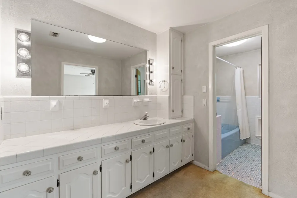 1227 Hilltop Drive Cleburne, TX 76033