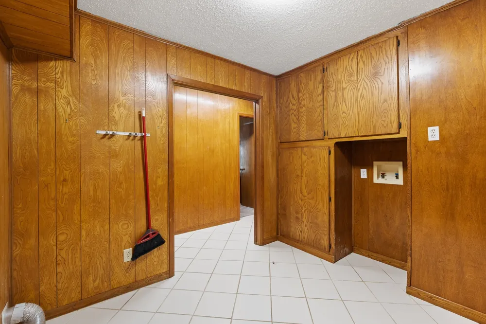 1227 Hilltop Drive Cleburne, TX 76033