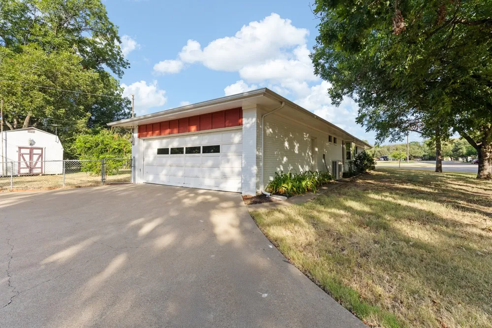 1227 Hilltop Drive Cleburne, TX 76033