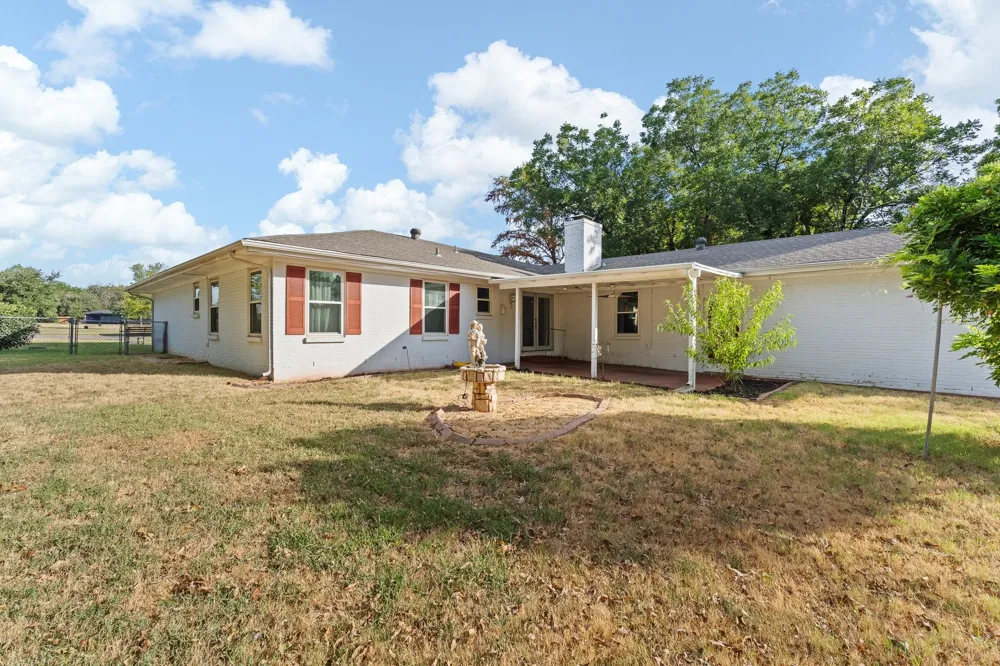 1227 Hilltop Drive Cleburne, TX 76033