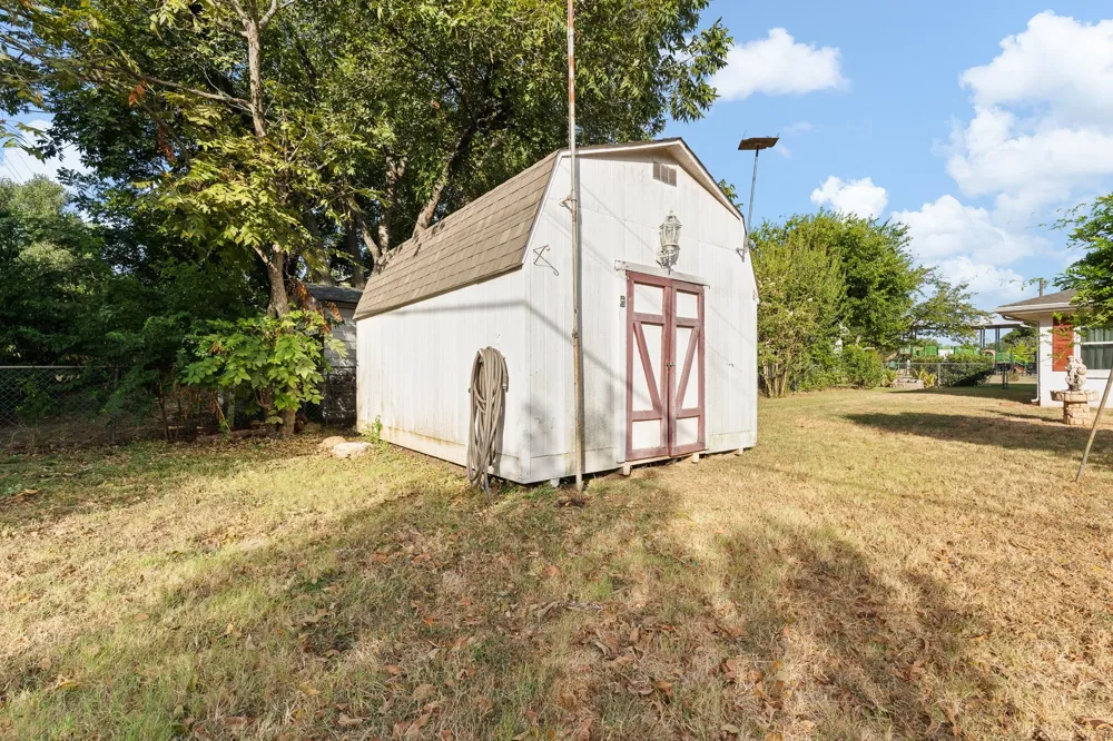 1227 Hilltop Drive Cleburne, TX 76033