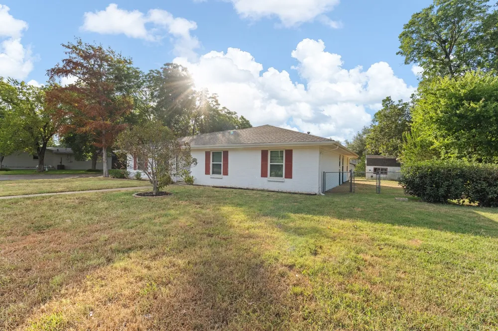 1227 Hilltop Drive Cleburne, TX 76033