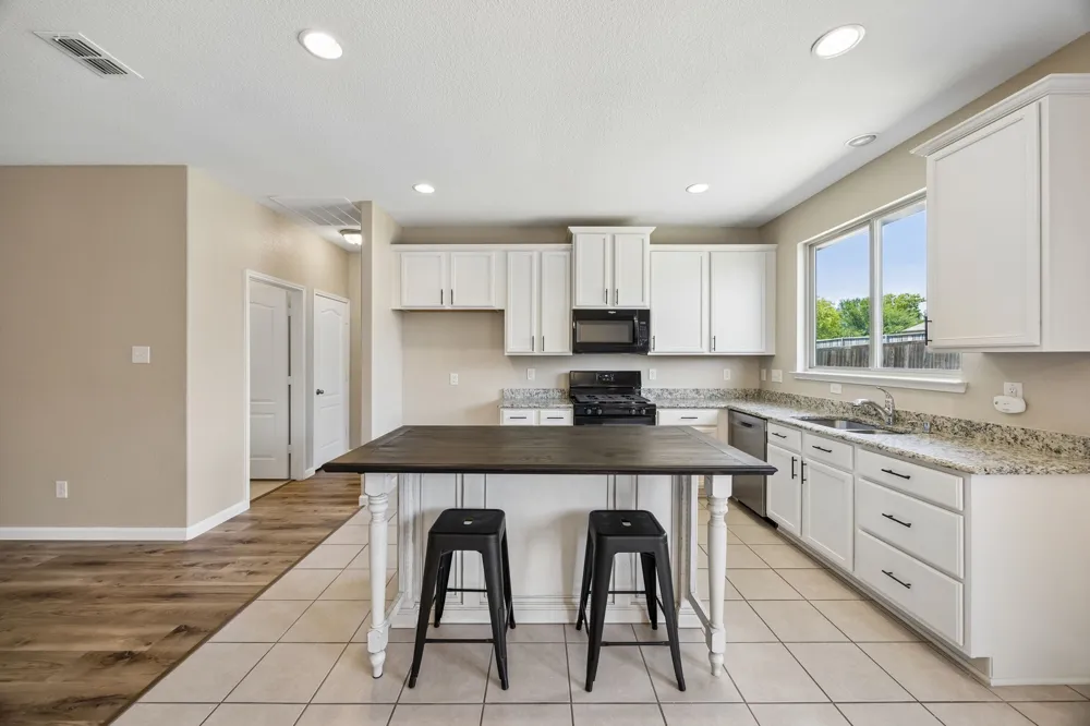 1605 Ridge Creek Lane Aubrey, TX 76227