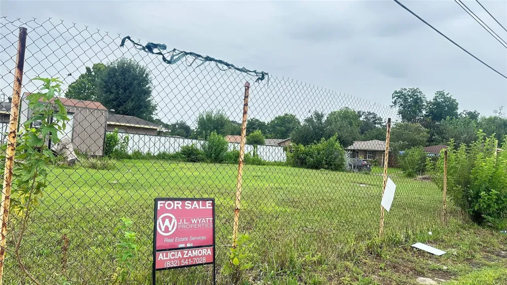 1916 Peachwood Drive Pasadena, TX 77502