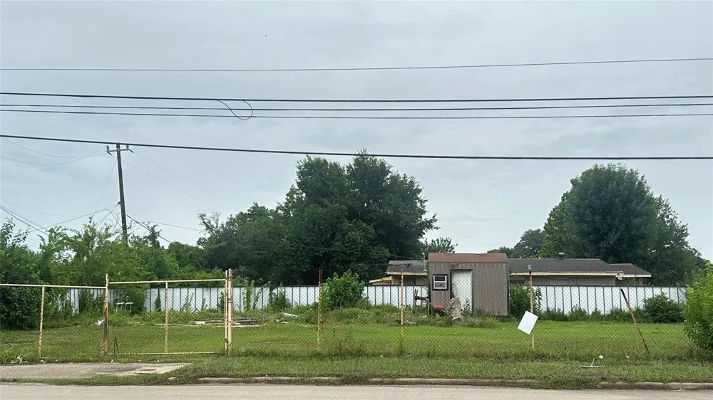 1916 Peachwood Drive Pasadena, TX 77502