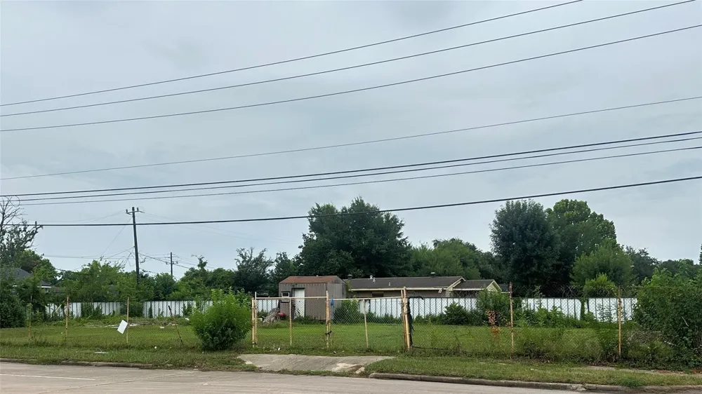 1916 Peachwood Drive Pasadena, TX 77502