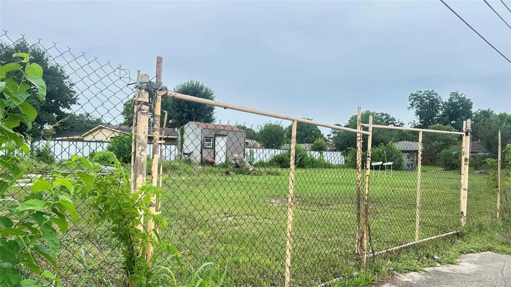 1916 Peachwood Drive Pasadena, TX 77502