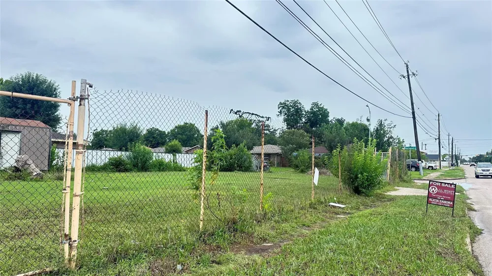 1916 Peachwood Drive Pasadena, TX 77502