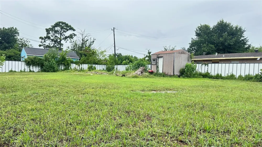 1916 Peachwood Drive Pasadena, TX 77502