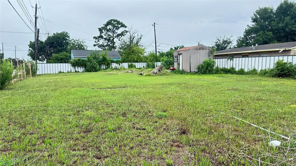 1916 Peachwood Drive Pasadena, TX 77502