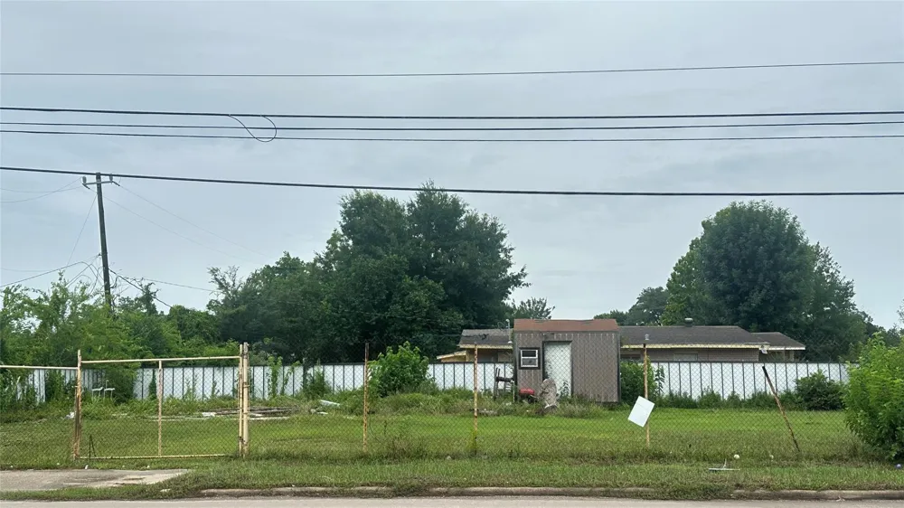 1916 Peachwood Drive Pasadena, TX 77502