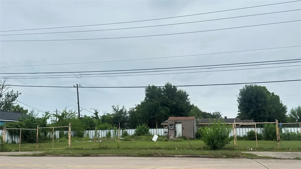1916 Peachwood Drive Pasadena, TX 77502