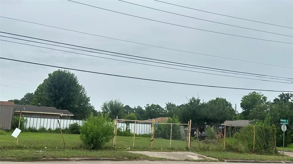 1916 Peachwood Drive Pasadena, TX 77502