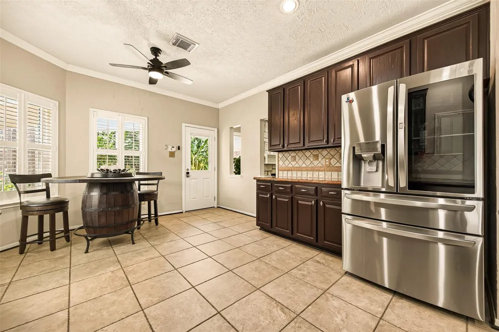 412 Melodywood Drive Friendswood, TX 77546