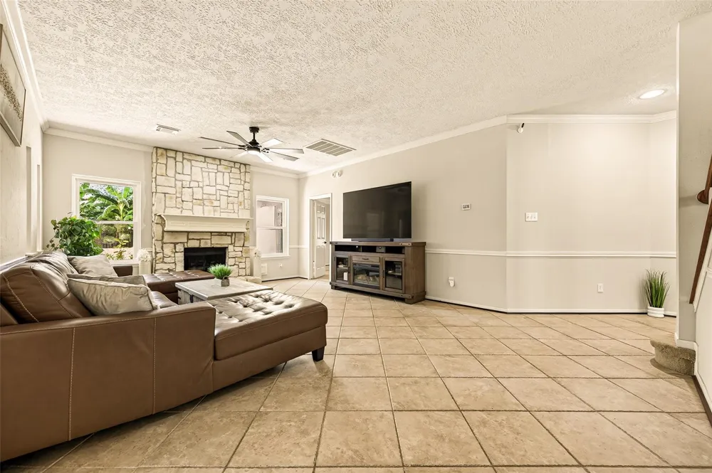 412 Melodywood Drive Friendswood, TX 77546