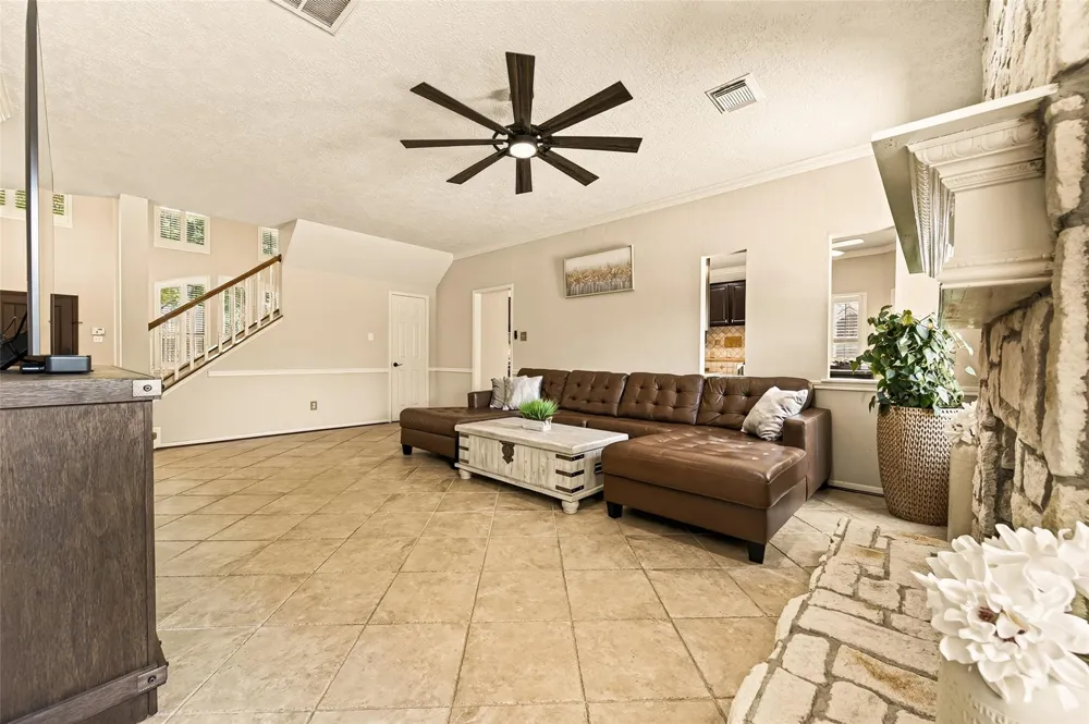 412 Melodywood Drive Friendswood, TX 77546